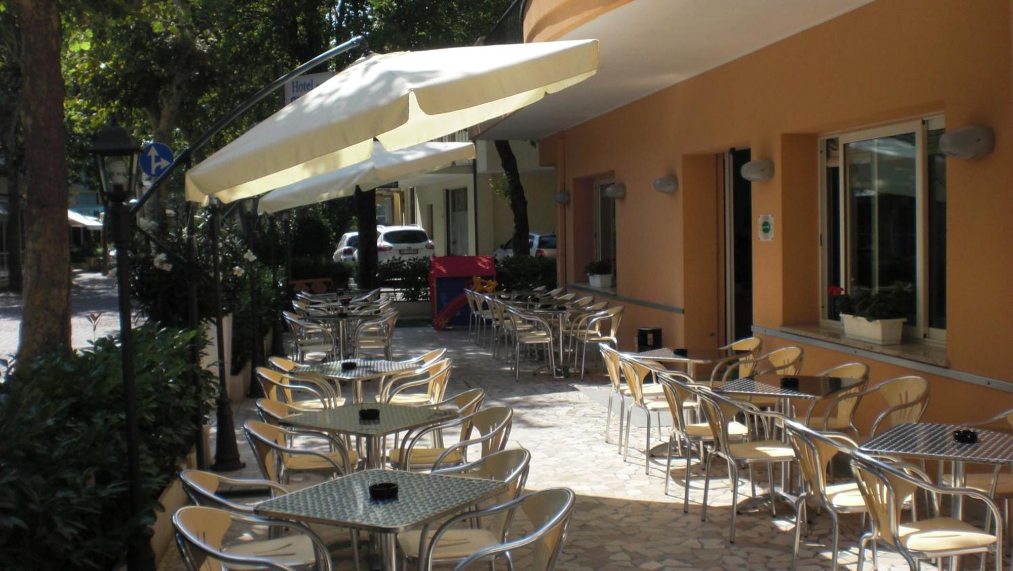 Hotel Silvia Misano Adriatico Esterno foto