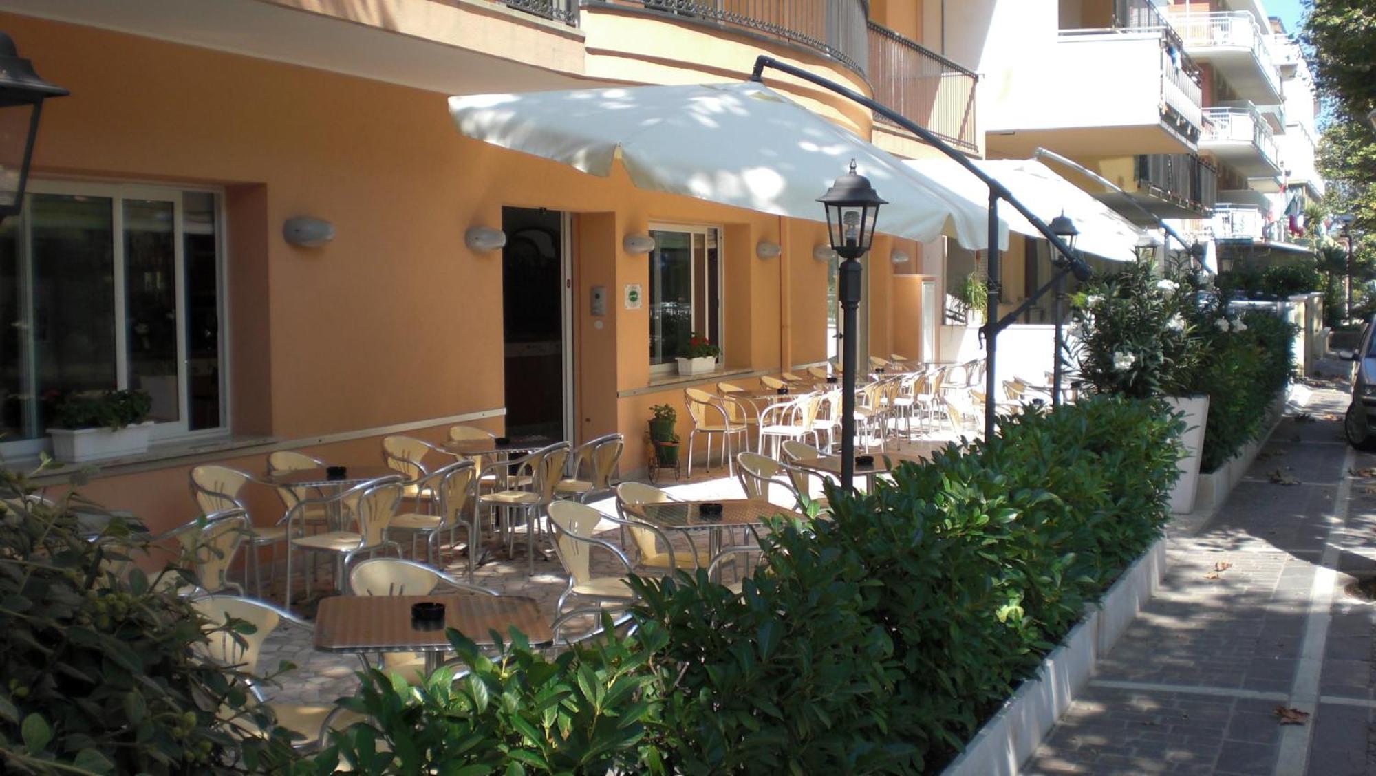 Hotel Silvia Misano Adriatico Esterno foto