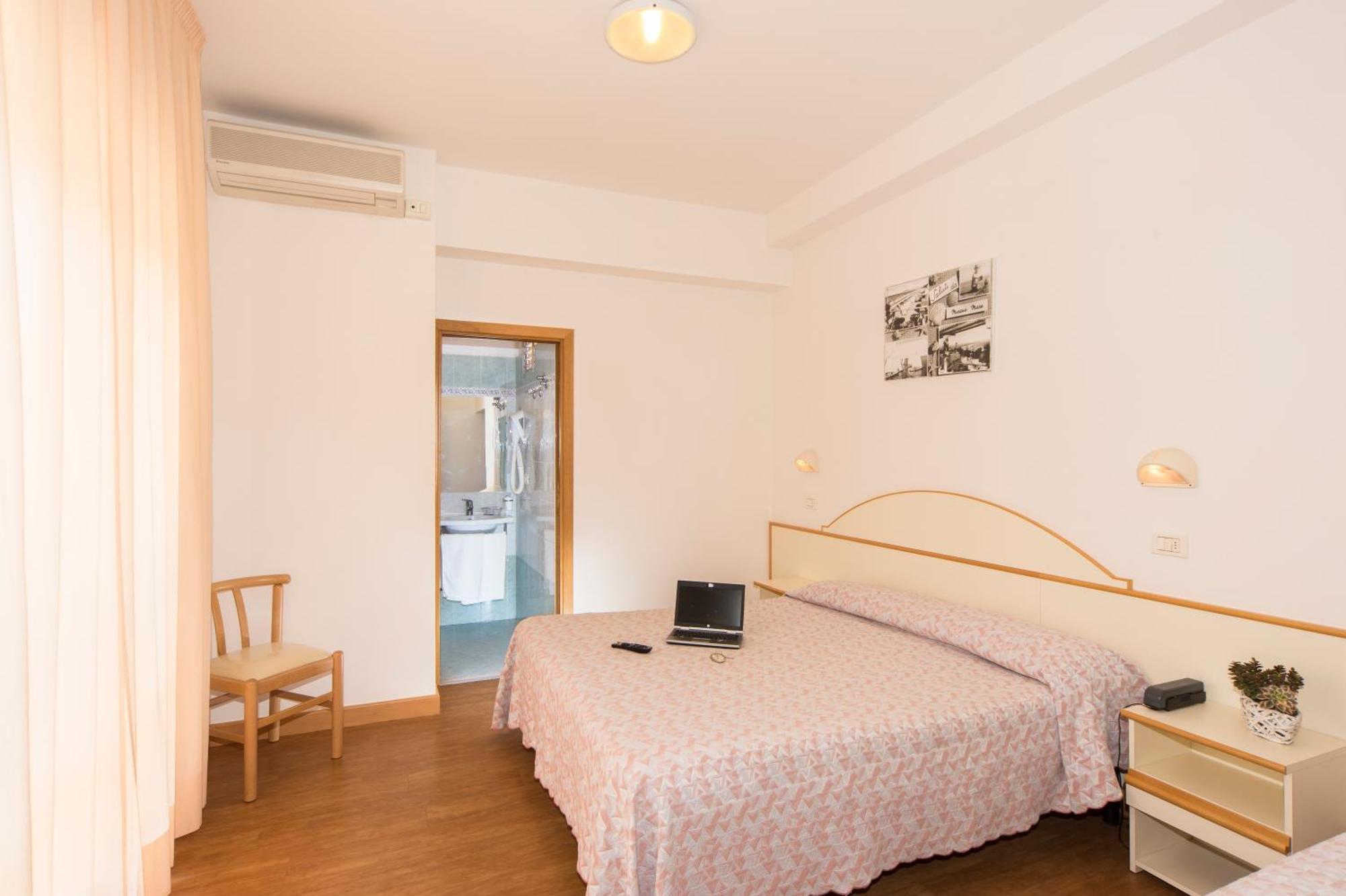 Hotel Silvia Misano Adriatico Camera foto
