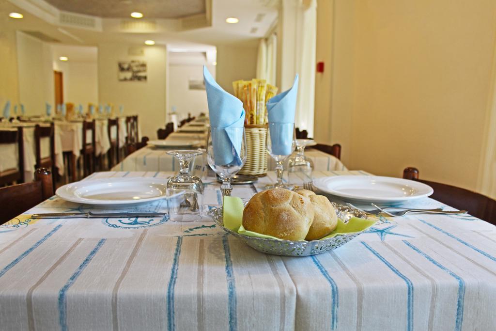 Hotel Silvia Misano Adriatico Esterno foto