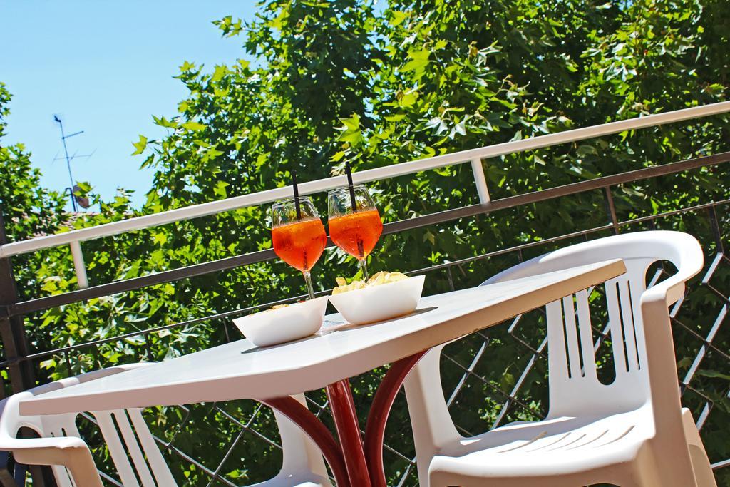 Hotel Silvia Misano Adriatico Esterno foto
