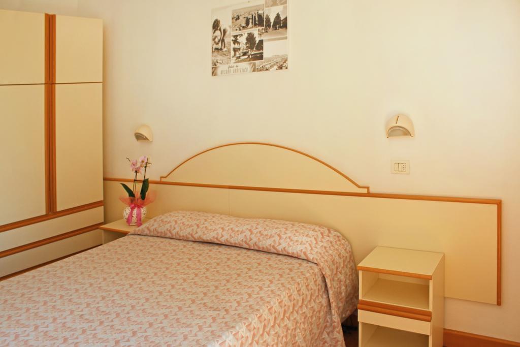 Hotel Silvia Misano Adriatico Esterno foto