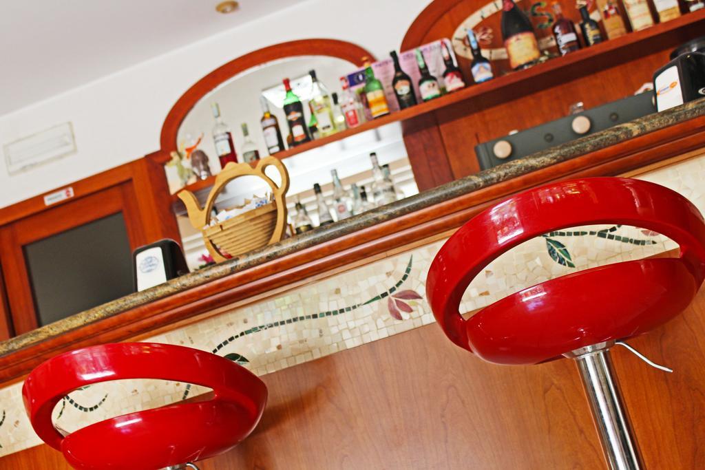 Hotel Silvia Misano Adriatico Esterno foto