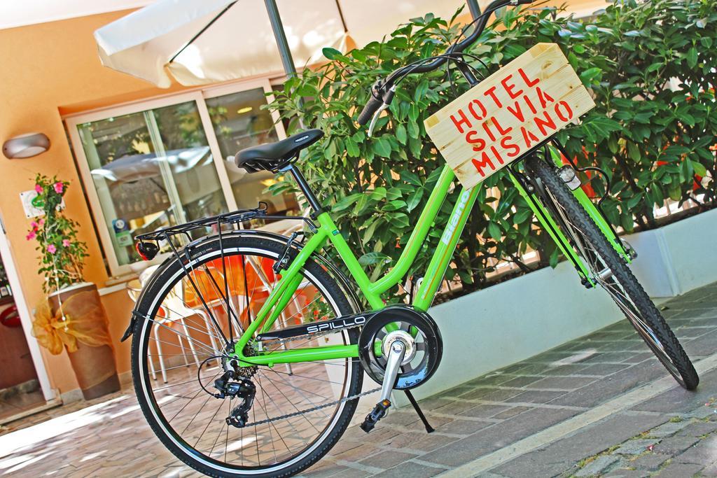 Hotel Silvia Misano Adriatico Esterno foto