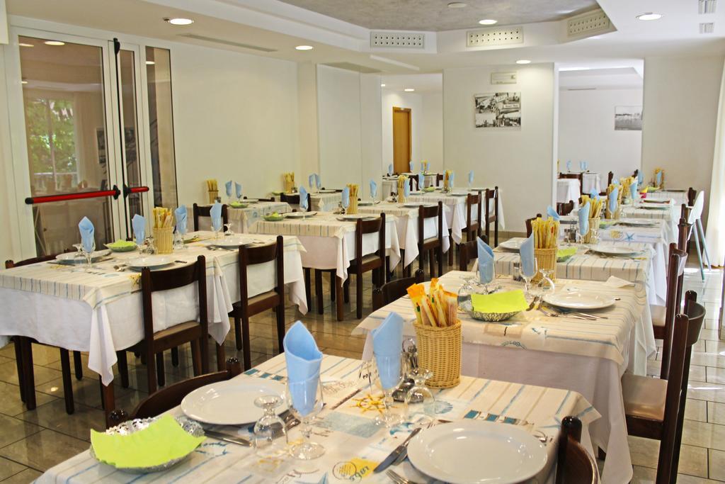 Hotel Silvia Misano Adriatico Esterno foto