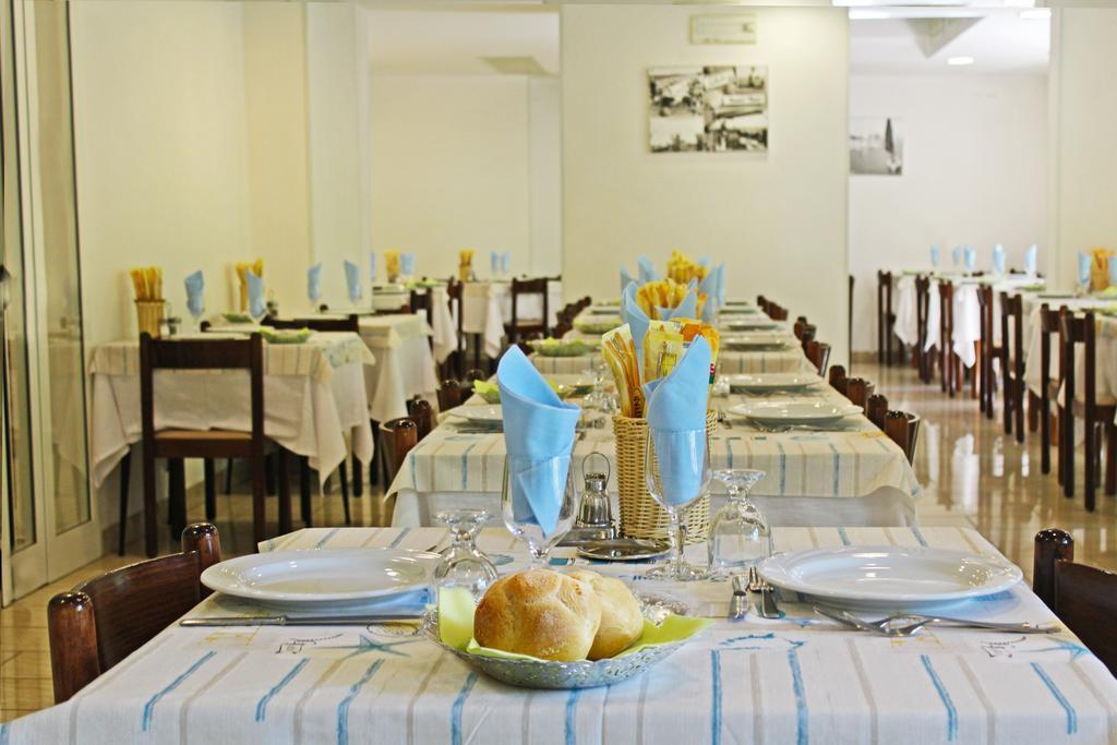 Hotel Silvia Misano Adriatico Esterno foto