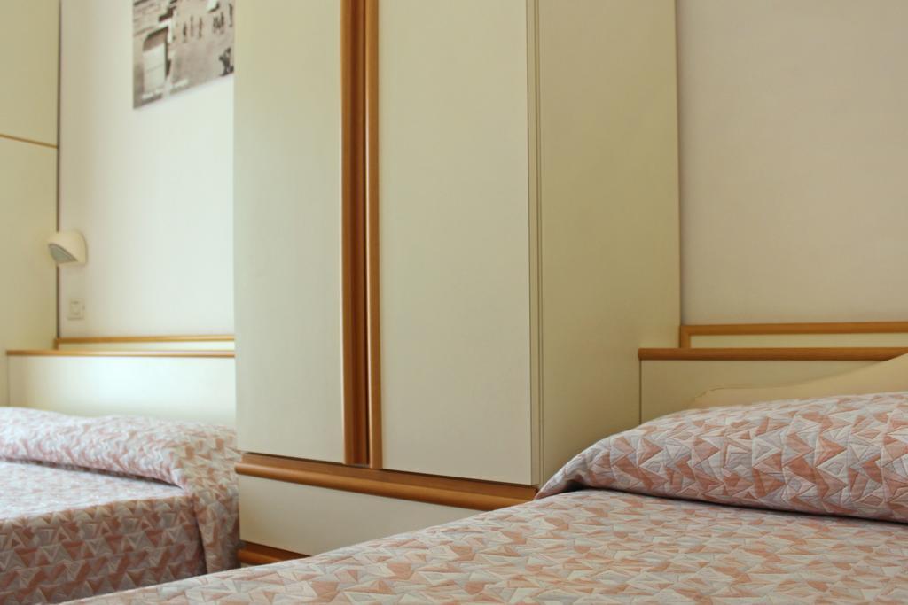 Hotel Silvia Misano Adriatico Esterno foto