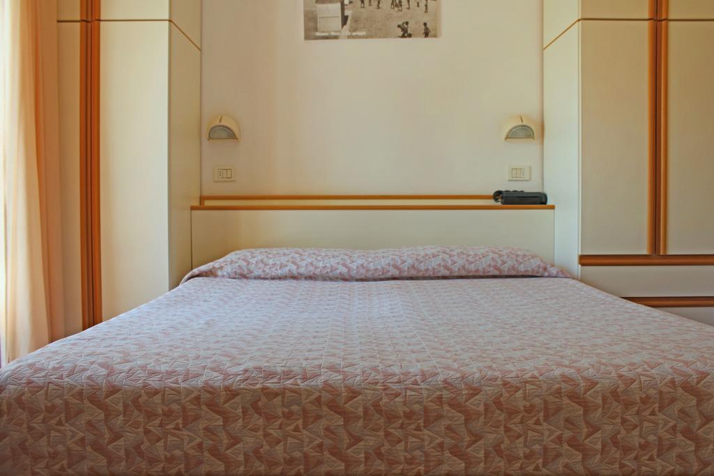 Hotel Silvia Misano Adriatico Esterno foto