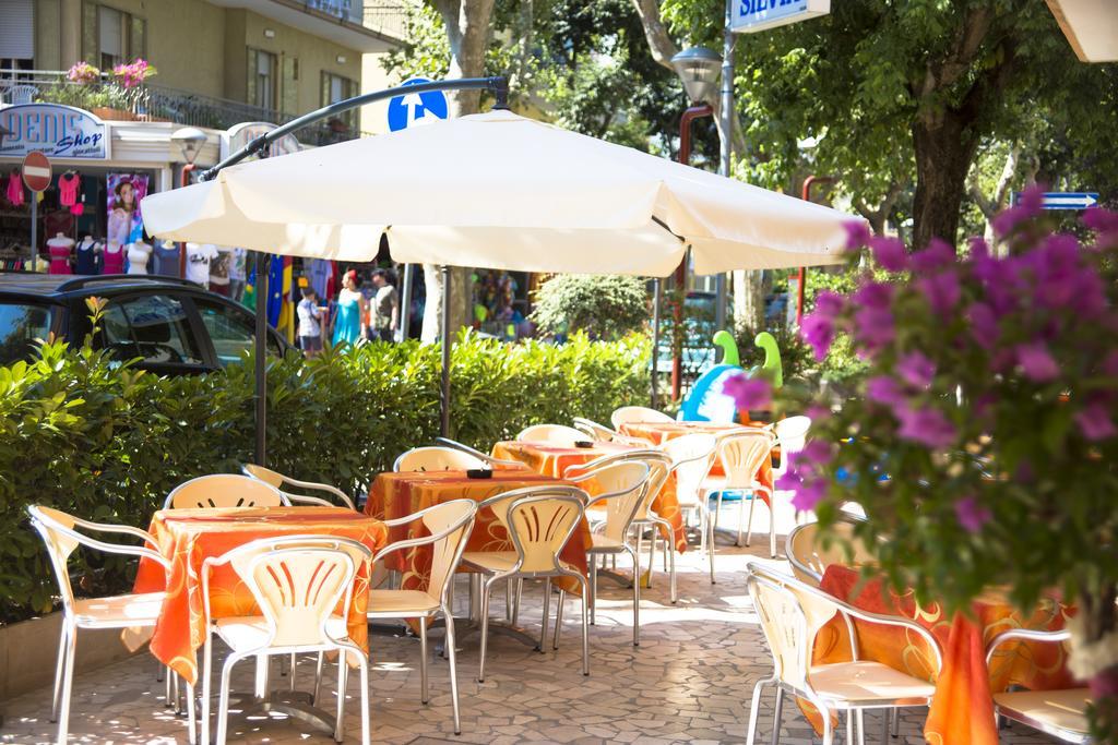 Hotel Silvia Misano Adriatico Esterno foto
